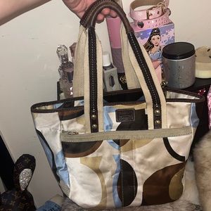 Beautiful blue and brown medium tote with nice interior🚨🚨🚨